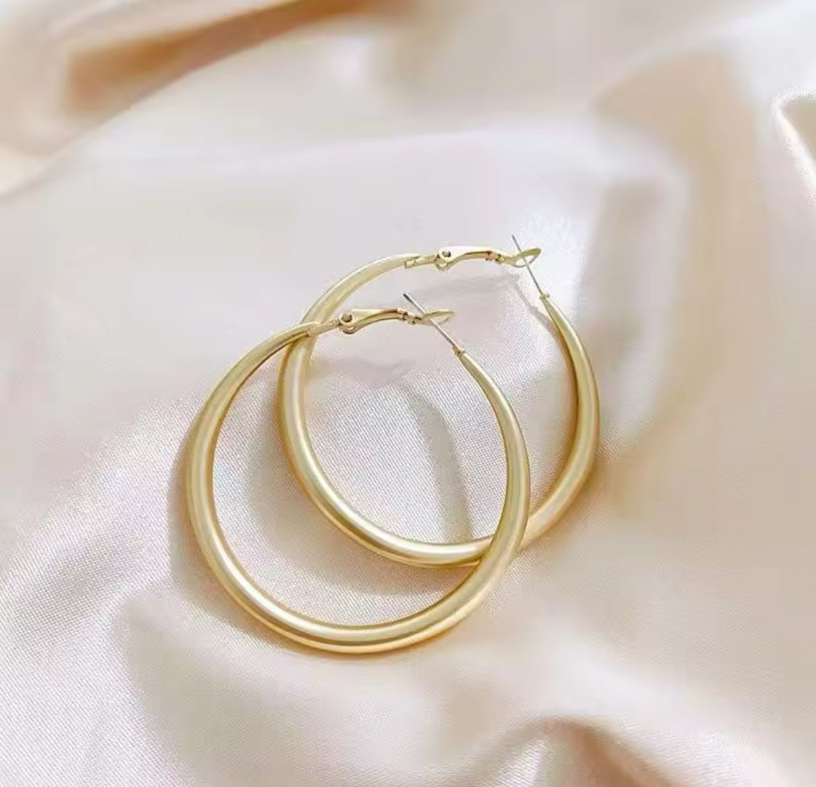 Classic Rounded Hoop