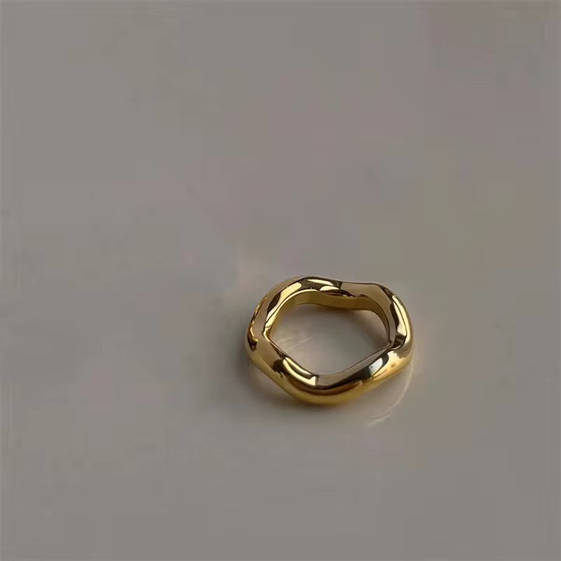 Wind Curve Ring