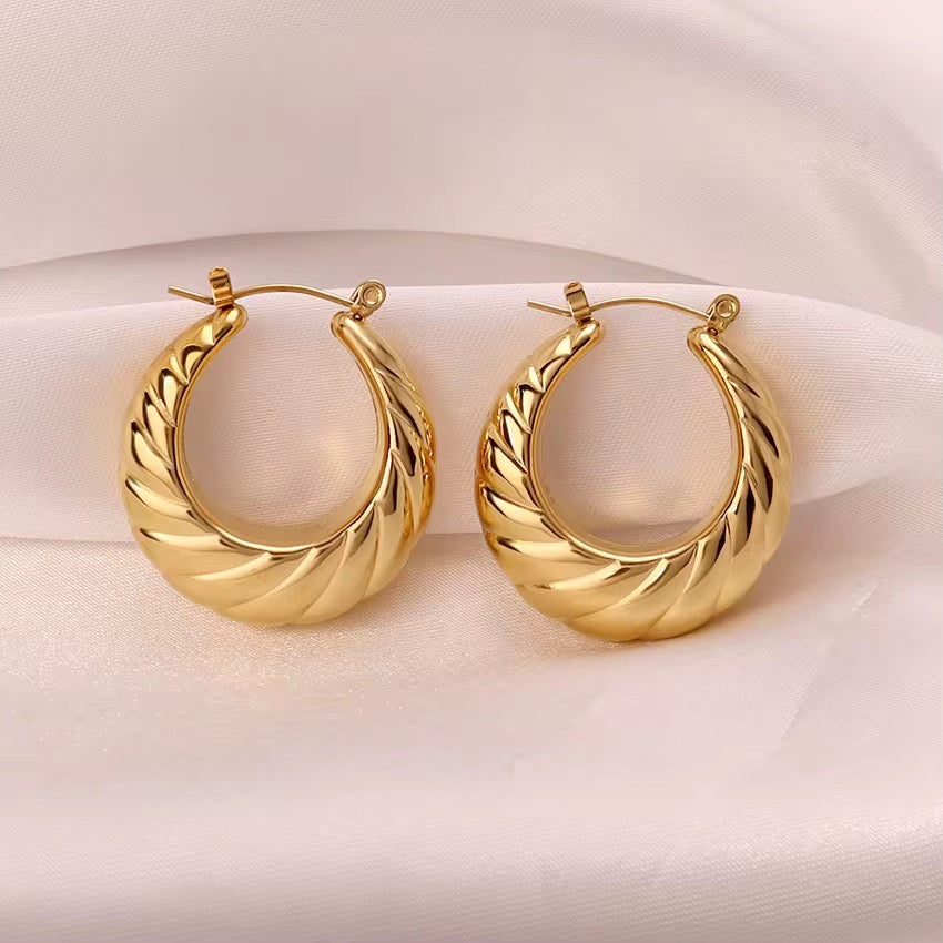 Croissant Twist Hoop
