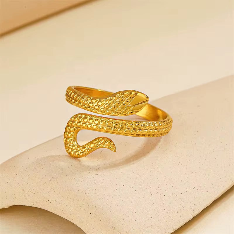 Adjustable Long Scaled Snake Ring