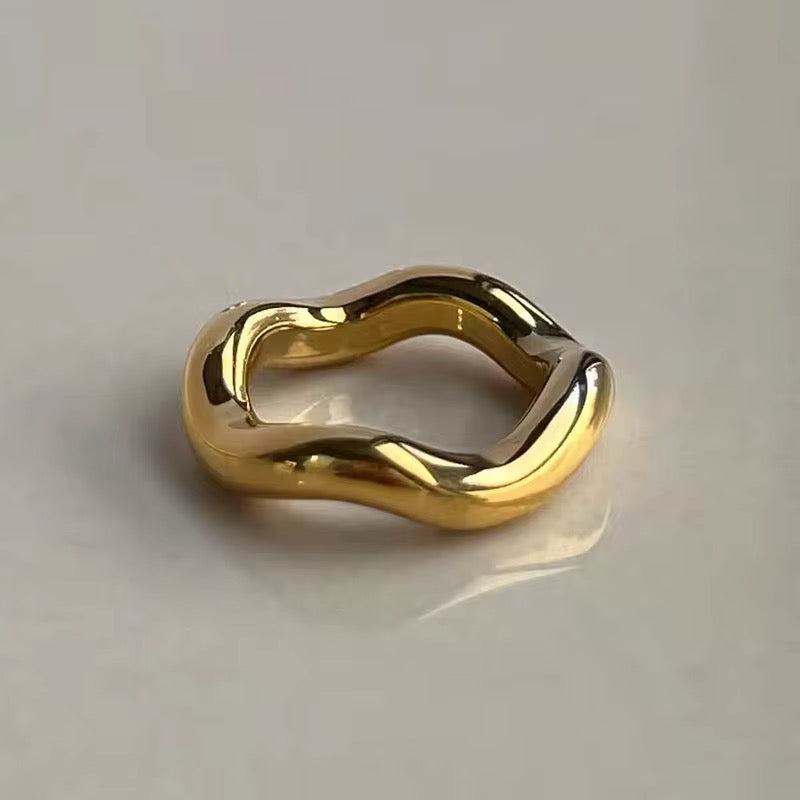 Wind Curve Ring