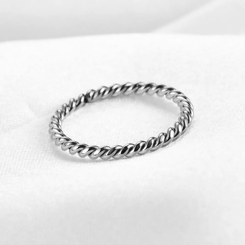 Simple Twisted Rope Ring