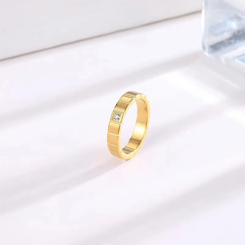Square Symmetrical Ring