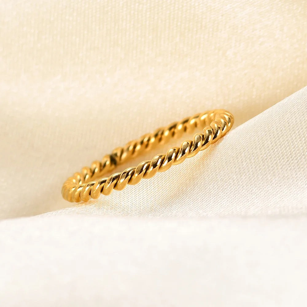 Simple Twisted Rope Ring
