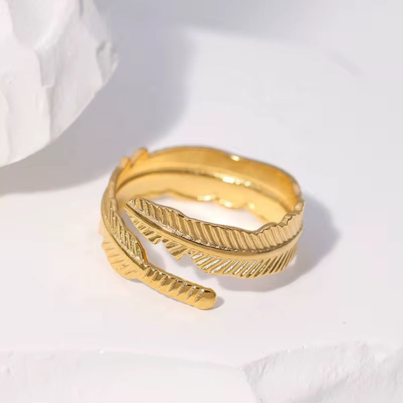 Adjustable Golden Leaf Hug