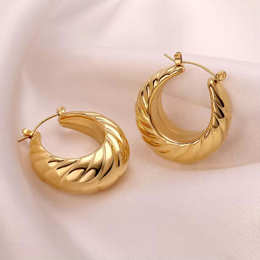 Croissant Twist Hoop