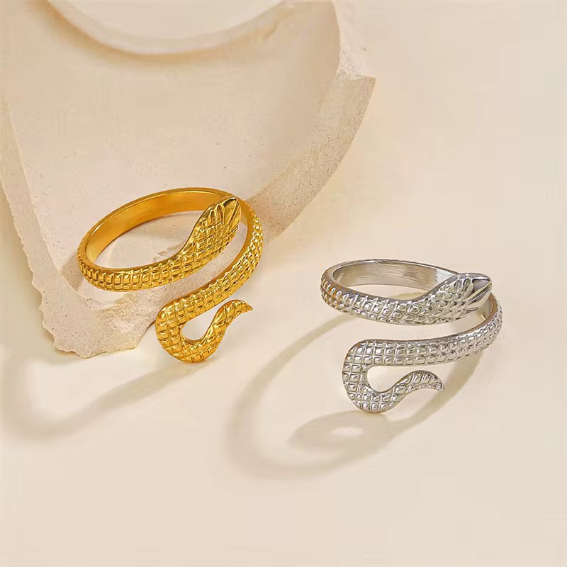 Adjustable Long Scaled Snake Ring