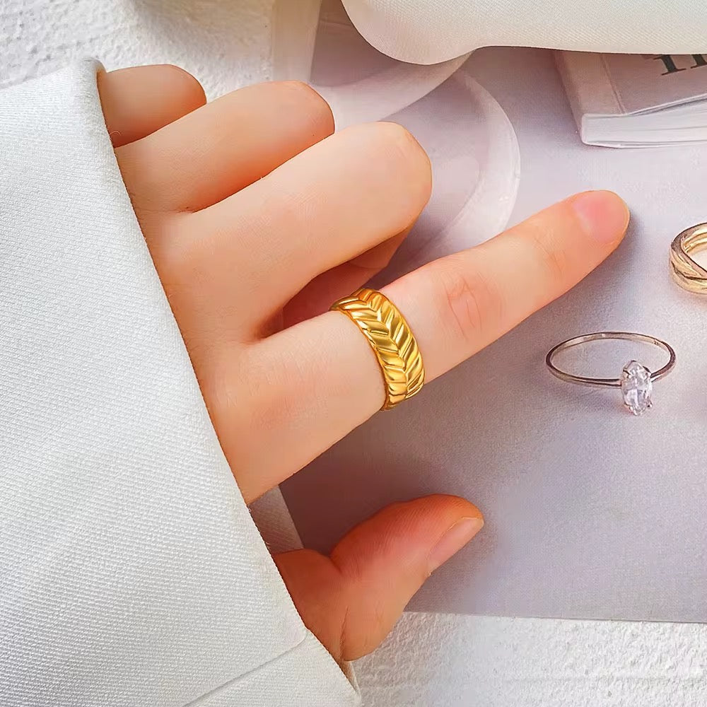 Adjustable Medium Leaf Ring