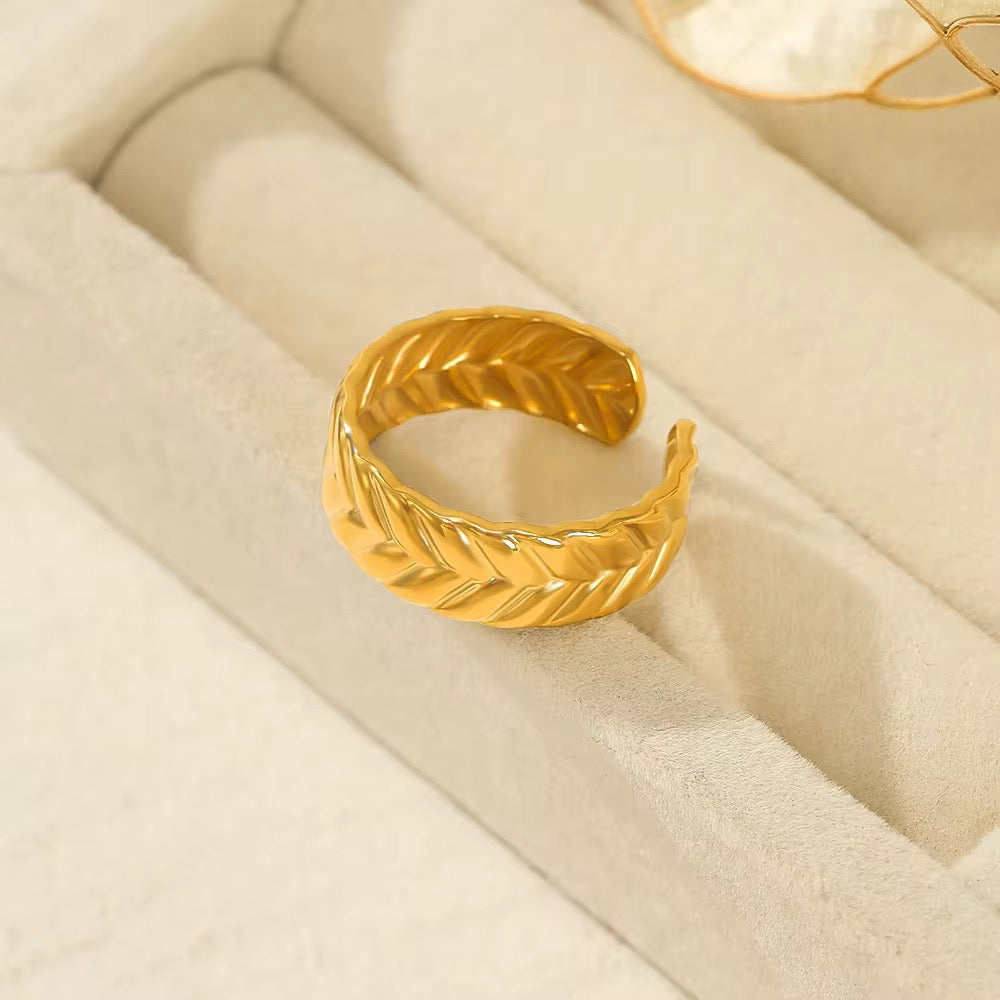 Adjustable Medium Leaf Ring