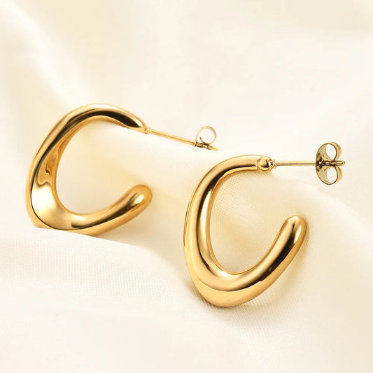 Minimal C shaped Earring