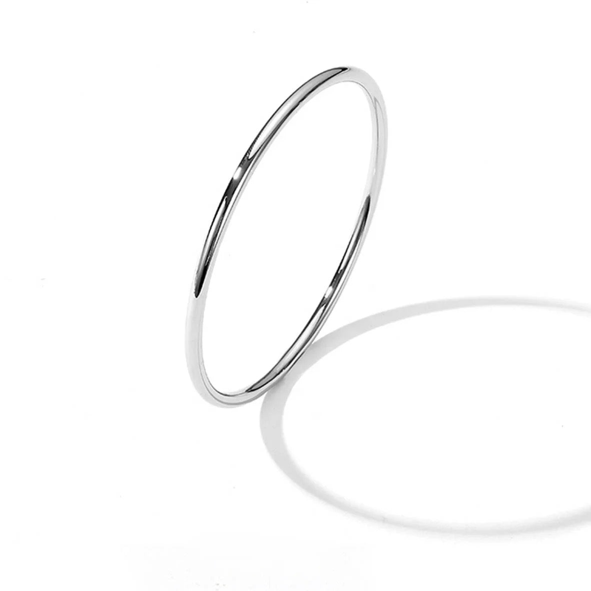 Minimal Classic Round Bangle