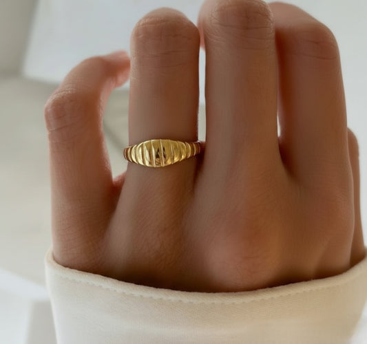 Croissant Thick Dome Ring