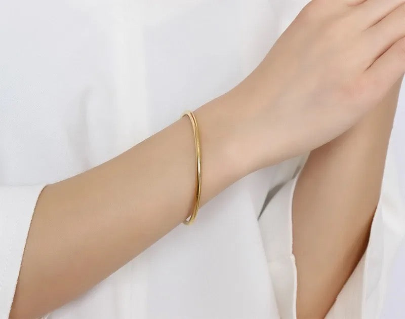 Minimal Classic Round Bangle