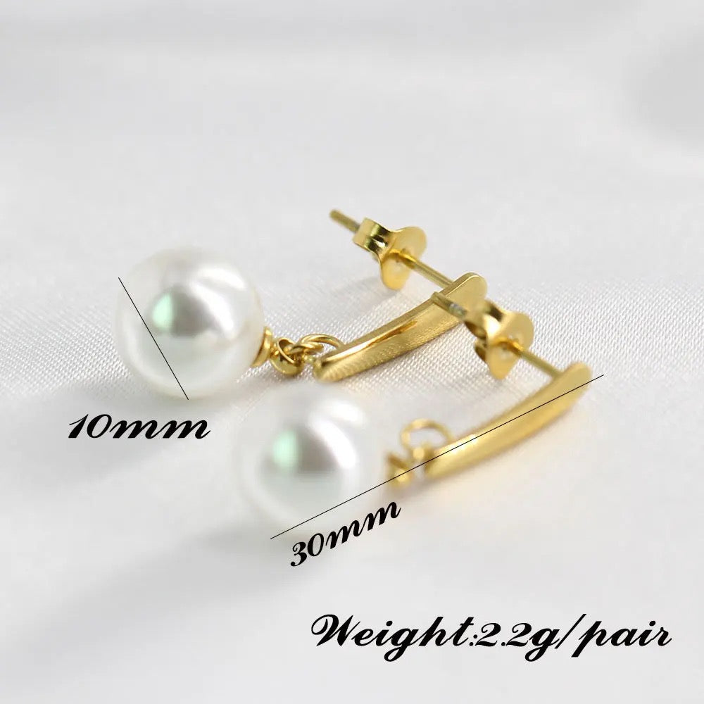 Simple Geometric Pearl Earring