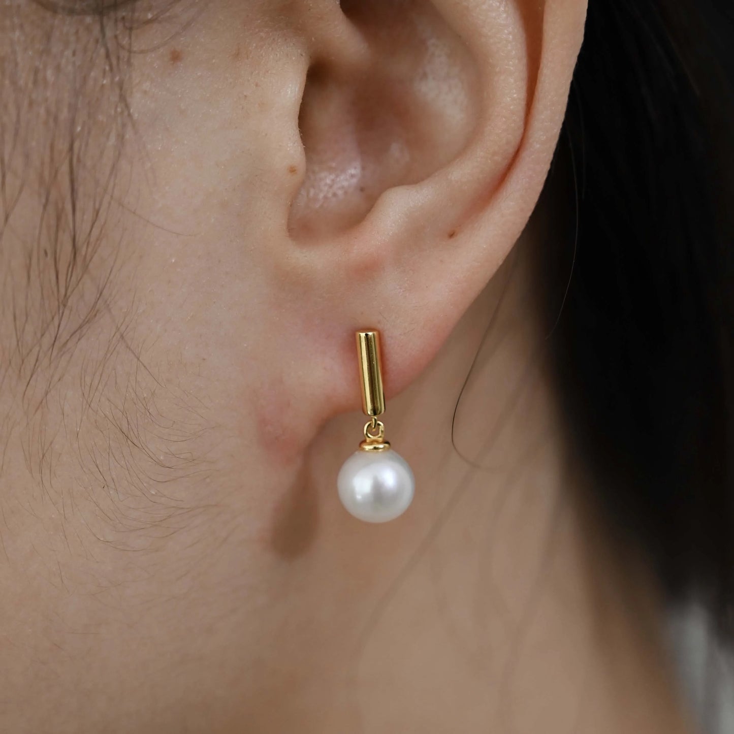 Simple Geometric Pearl Earring