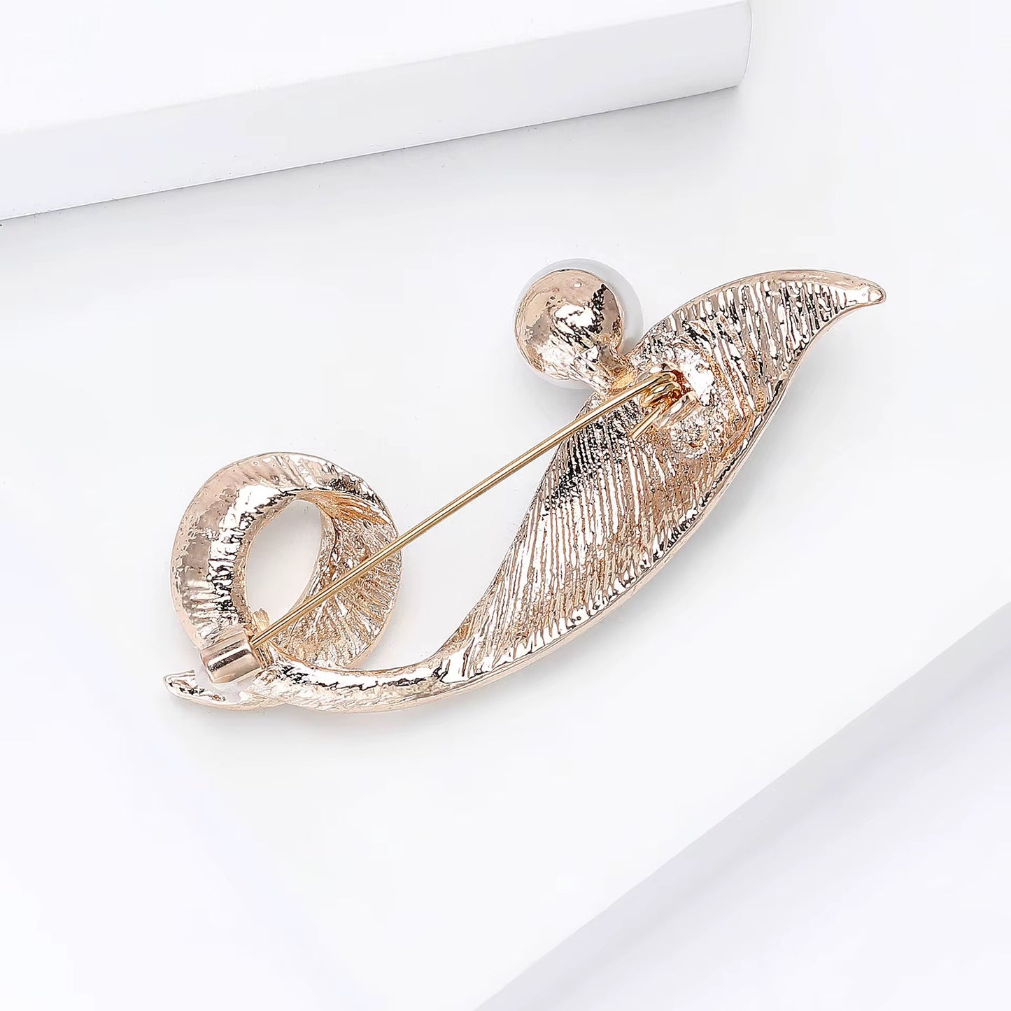Ribbon Swirl Brooch