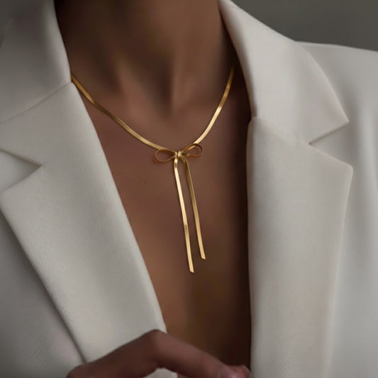 Minimal Long Bow Necklace