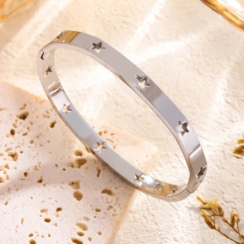 Unfilled Star Bangle