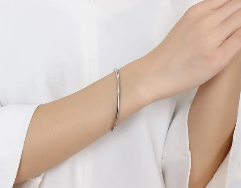 Minimal Classic Round Bangle