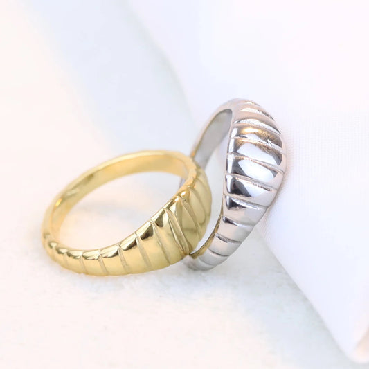 Croissant Thick Dome Ring